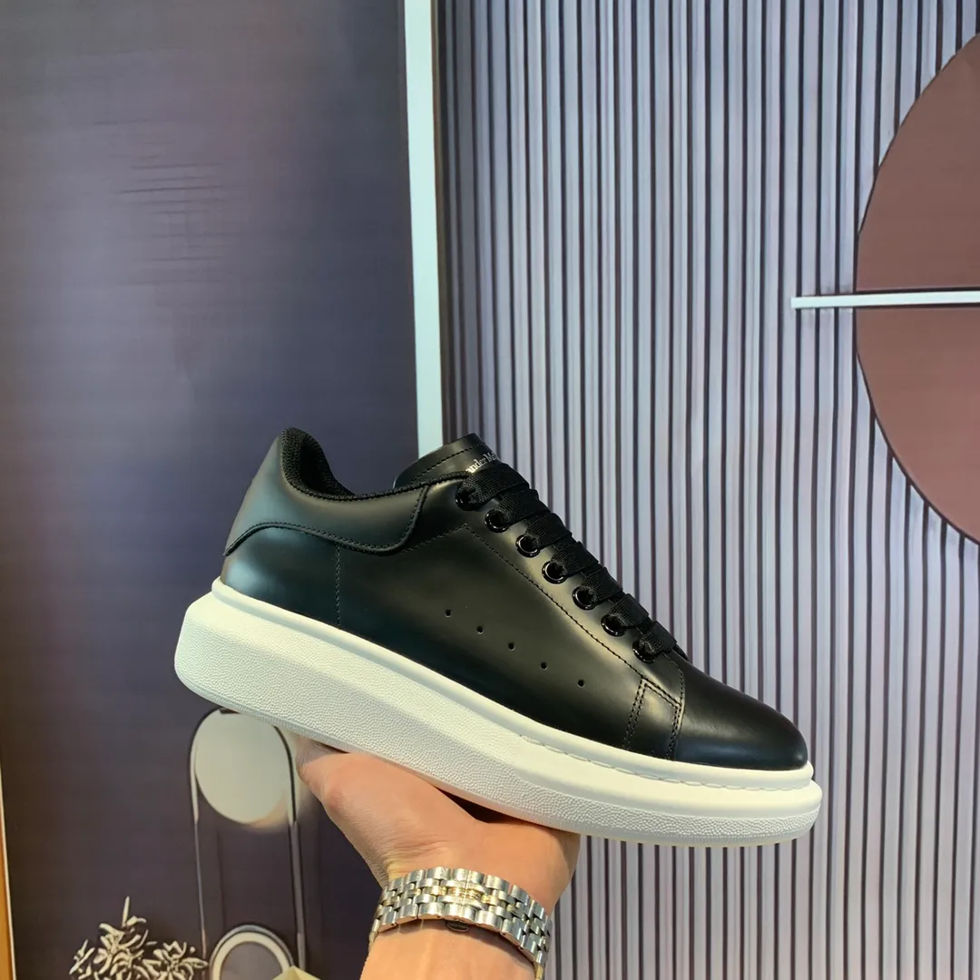 👟👟Ex-factory price 560👟👟Snake pattern professional McQueen factory. Top version. Couple model Alexander McQUEEN high version has been upgraded to the highest quality again✅.McQueen dad shoes 💪McQueen spring, summer, autumn and winter top version purchasing agent level✅ Recruiting national online and offline agents to join🤝 🏆Fabric: Original materials imported from Italy. Texture, water-resistant and non-discoloring 🏆Inner lining: ️A-grade Italian imported lining resistant to dirt, sweat-absorbent, breathable and comfortable 🏆Foot pads: top-grade imported Italian super-soft cowhide leather 🏆Outsole: PU+counter 1:1 🏆Shoe box: original white box. Plus white flip cover for double-layer protection. Cloth bag. Handbag. Certificate of 1:1 mold opening, 4-piece set. Delivered with a pair of shoelaces. 🖕🏿🖕🏿🖕🏿You can choose any pair of shoelaces in any color of our factory 🏆Code number: women’s 34-41. men’s 38-46 🏆Special remarks (women’s size 34.40.41, men’s size 38.45.46 is customized, no returns or exchanges) Win-win cooperation🤝